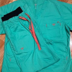 COPY - Med couture scrub set. Teal color. Easy flex. Size large